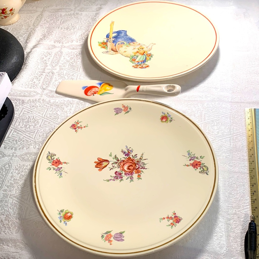 LOT OF 2 vintage cake plates plus server